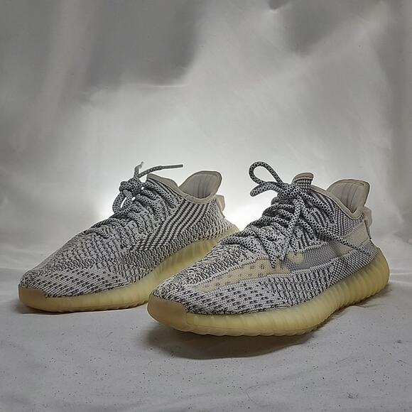 ADIDAS YEEZYS BOOST V2 NON- REFLECTIVE MENS 8 LADIES 9 COLOR GREY/WHITE VGUC - Picture 1 of 16
